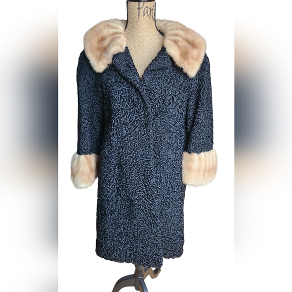 1950s Curly lamb wool and mink coat - Picture 2 of 16